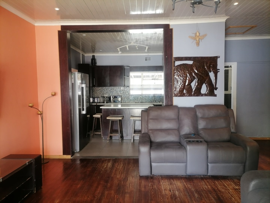 3 Bedroom Property for Sale in Oakdale Western Cape